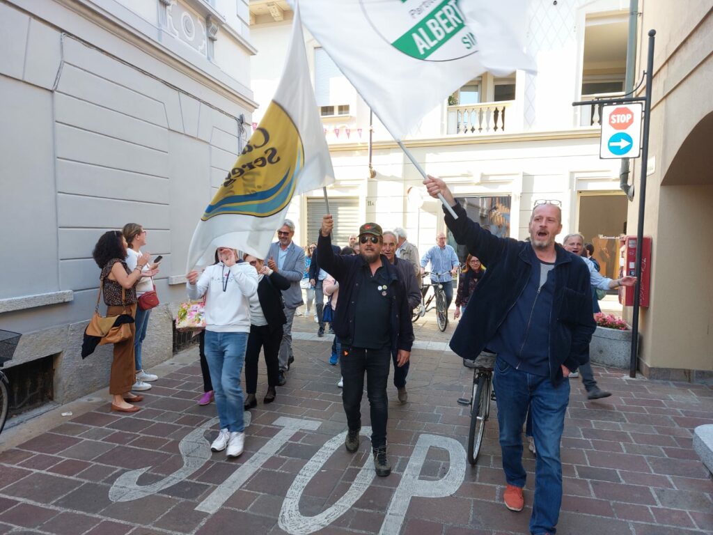 Seregno il centrosinistra sfila per il centro