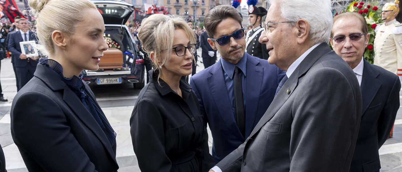 Milano - Il Presidente della Repubblica Sergio Mattarella ai funerali di Stato di Silvio Berlusconi saluta Marta Fascina e i figli dell'ex Presidente del Consiglio Marina e Piersilvio, 14 giugno 2023. (Foto di Paolo Giandotti - Ufficio Stampa per la Stampa e la Comunicazione della Presidenza della Repubblica)