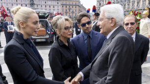 Milano - Il Presidente della Repubblica Sergio Mattarella ai funerali di Stato di Silvio Berlusconi saluta Marta Fascina e i figli dell'ex Presidente del Consiglio Marina e Piersilvio, 14 giugno 2023. (Foto di Paolo Giandotti - Ufficio Stampa per la Stampa e la Comunicazione della Presidenza della Repubblica)