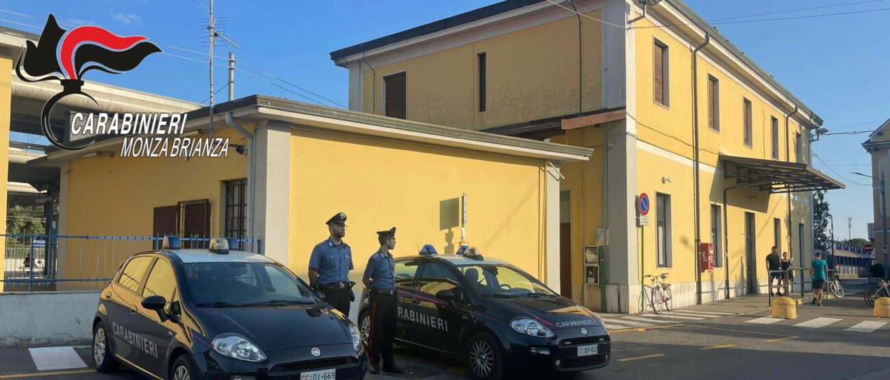 Carabinieri alla stazione di Carnate