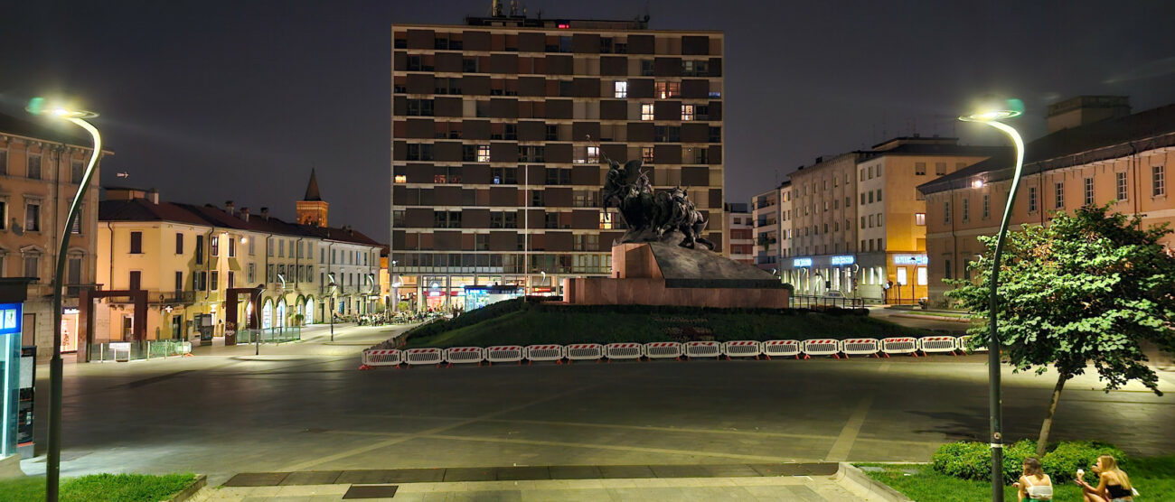 Piazza Trento e Trieste a Monza con la nuova illuminazione