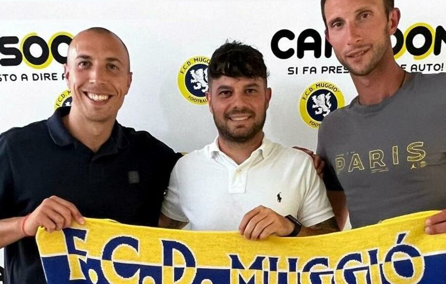 Muggiò I nuovi acquisti Enrico Di Cesare e Jacopo Zenga con il ds gialloblu Davide L'Erede.