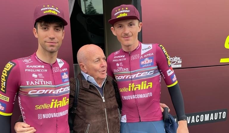 Ciclismo Sergio Longoni a Seregno con corridori Team Corratec Selle Italia sponsorizzato