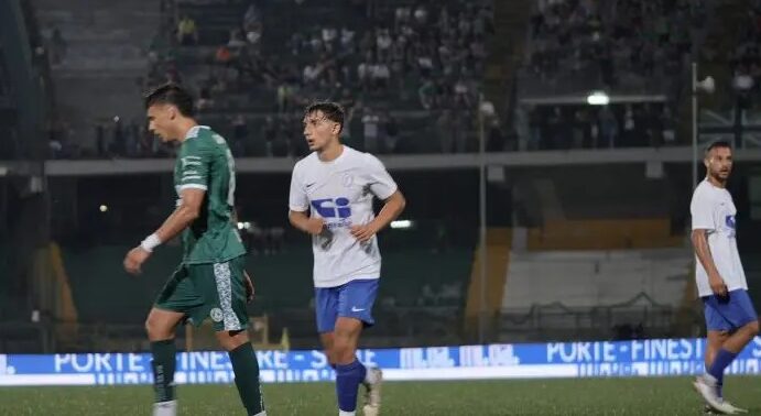 Calcio Folgore Caratese Un'azione di gioco ad Avellino