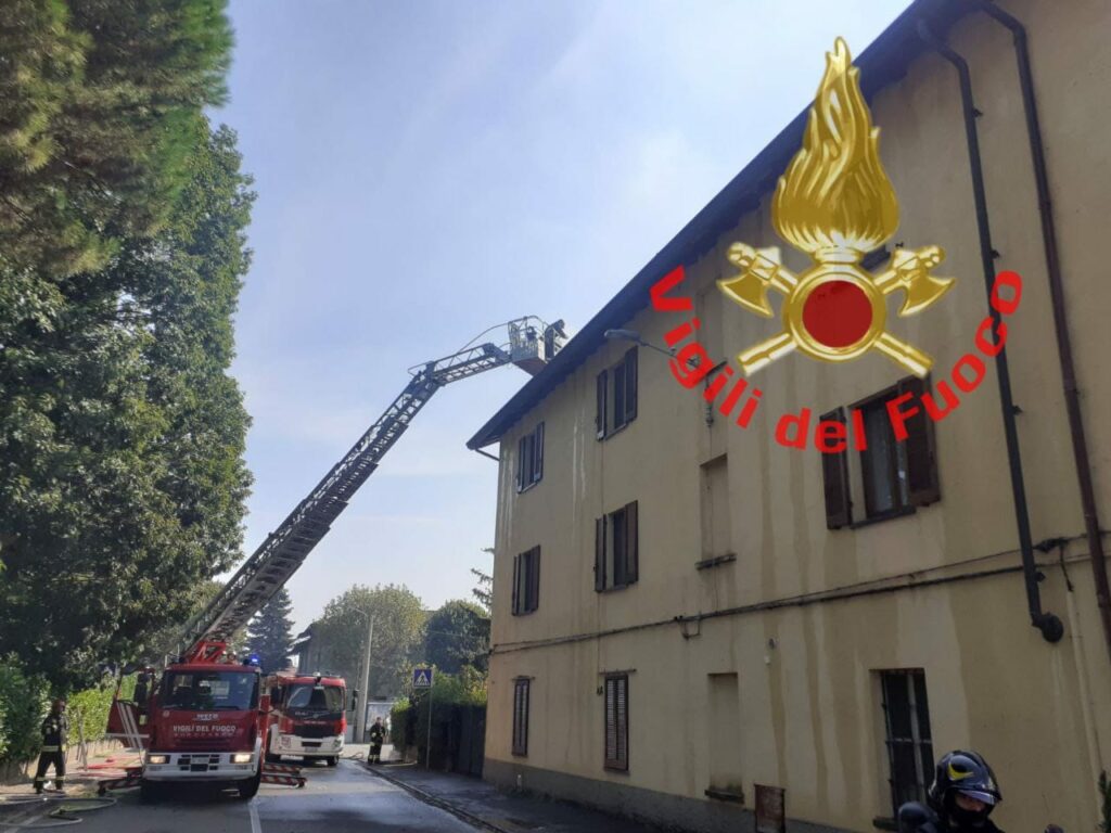 Besana Brianza incendio pannelli tetto