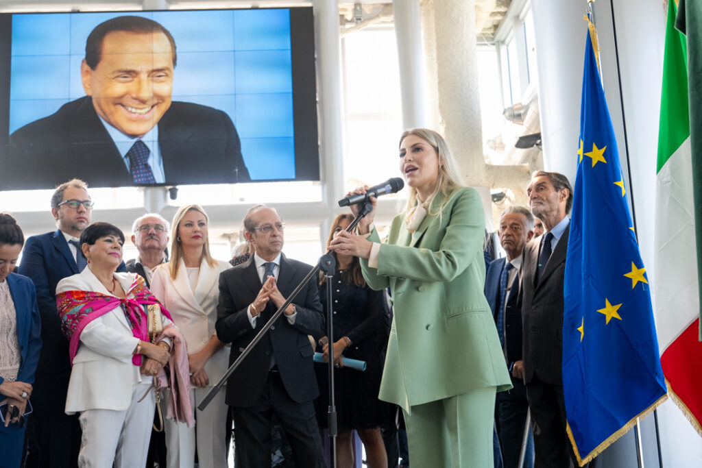 Regione Lombardia intitolazione Belvedere a Silvio Berlusconi