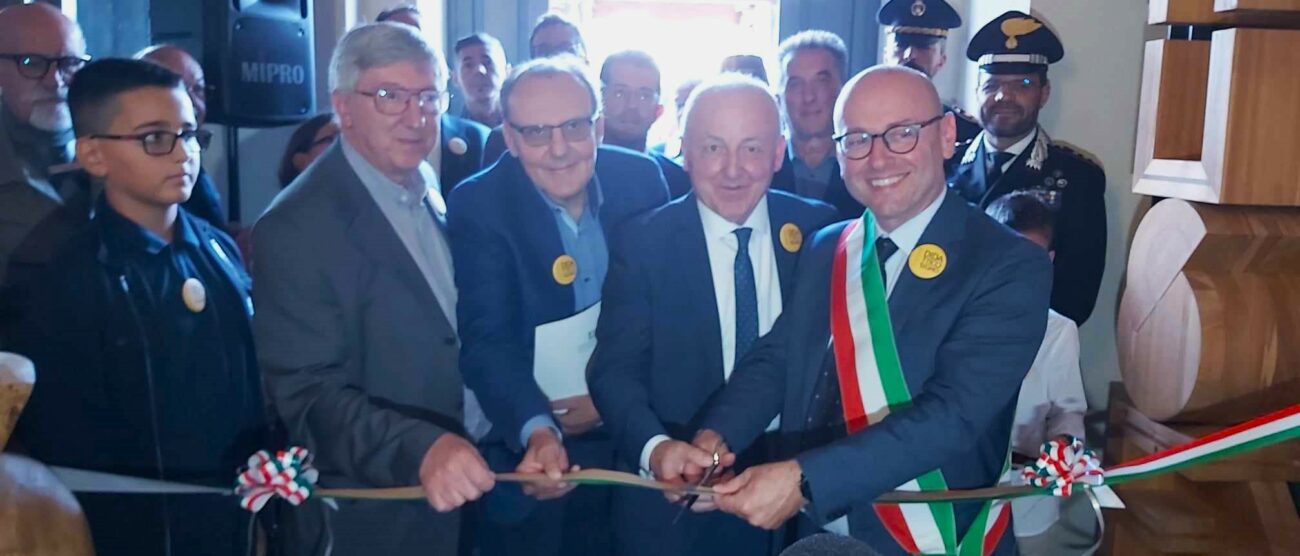 Cesano Maderno taglio del nastro Museo didattico del Legno