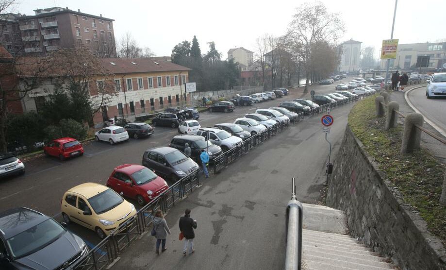 Monza piazza Castello