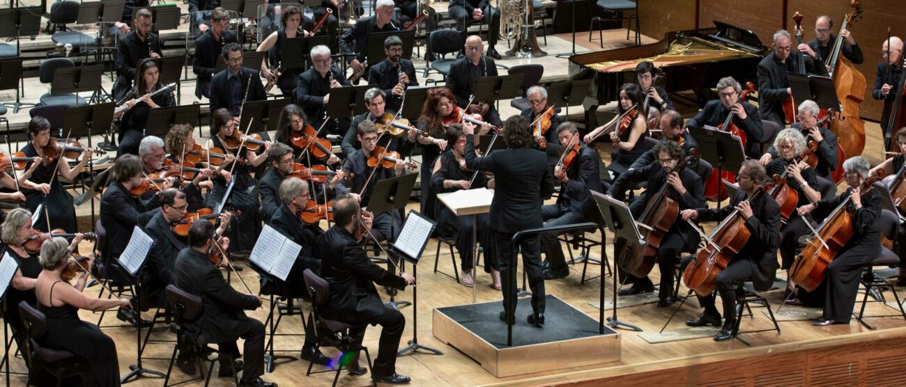 Andrea Oddone dirige l'orchestra sinfonica amatoriale di Milano