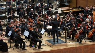 Andrea Oddone dirige l'orchestra sinfonica amatoriale di Milano