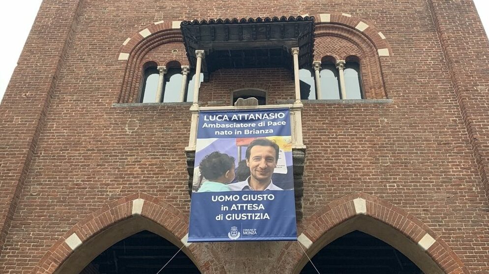 Monza arengario striscione Luca Attanasio