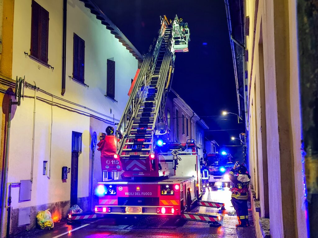 Sovico incendio tetto