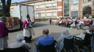 L'ultima tappa delle spoglie di san Gerardo prima di lasciare Monza, alla rsa San Pietro