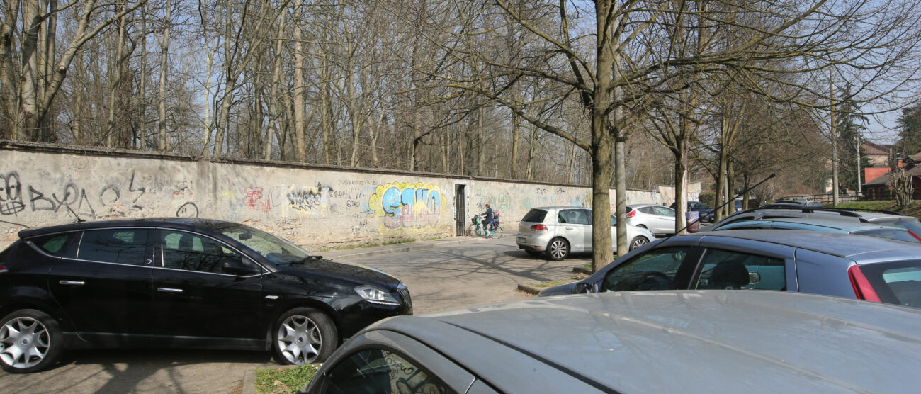 Il parcheggio tra le Grazie e il Parco di Monza