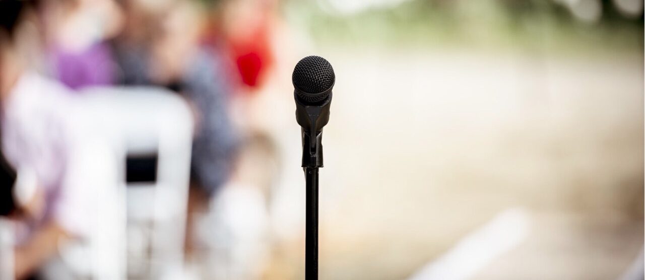 Microfono palco spettacolo concorso - Foto wirestock on Freepik