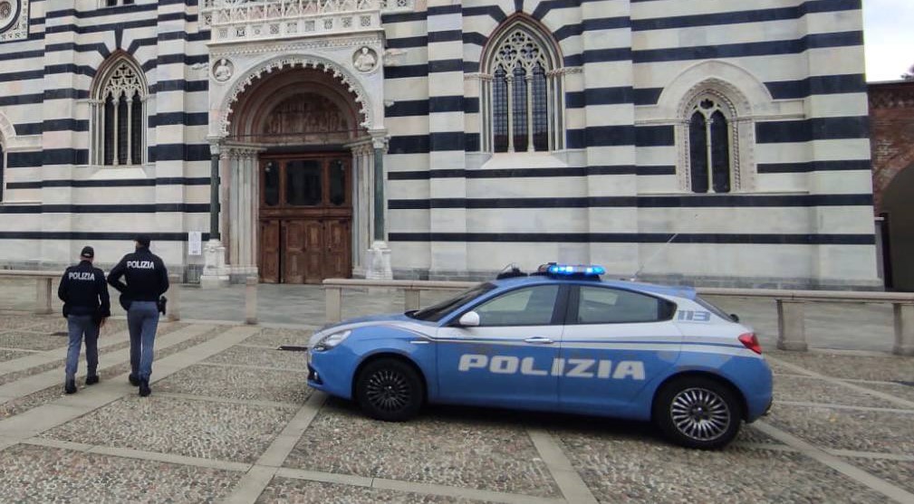 Monza Allontanati clochard in duomo Polizia di Stato