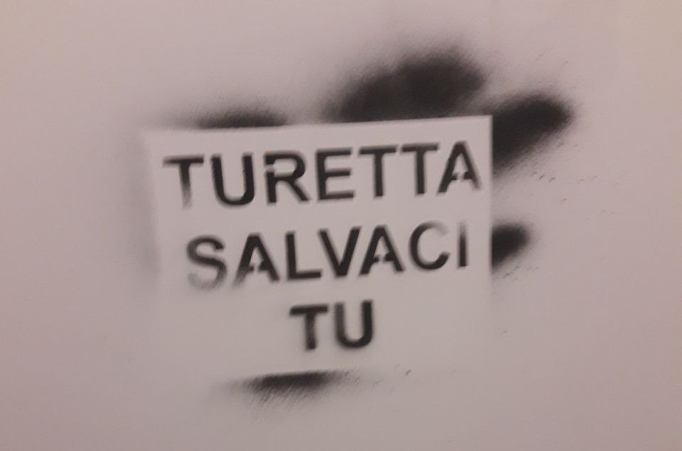 La foto della scritta trovata in un bagno del liceo Zucchi di Monza
