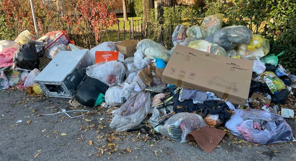 Monza rifiuti a Cantalupo