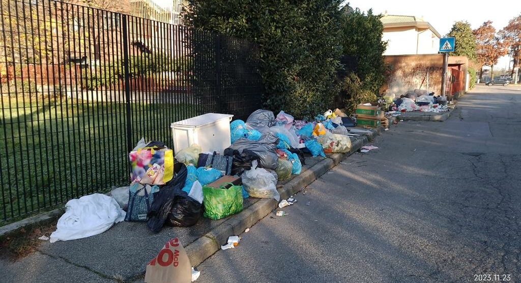 Monza rifiuti a Cantalupo