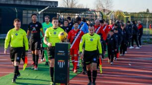 Calcio Eccellenza ingresso in campo calciatori Meda, a destra, e Accademia Pavese