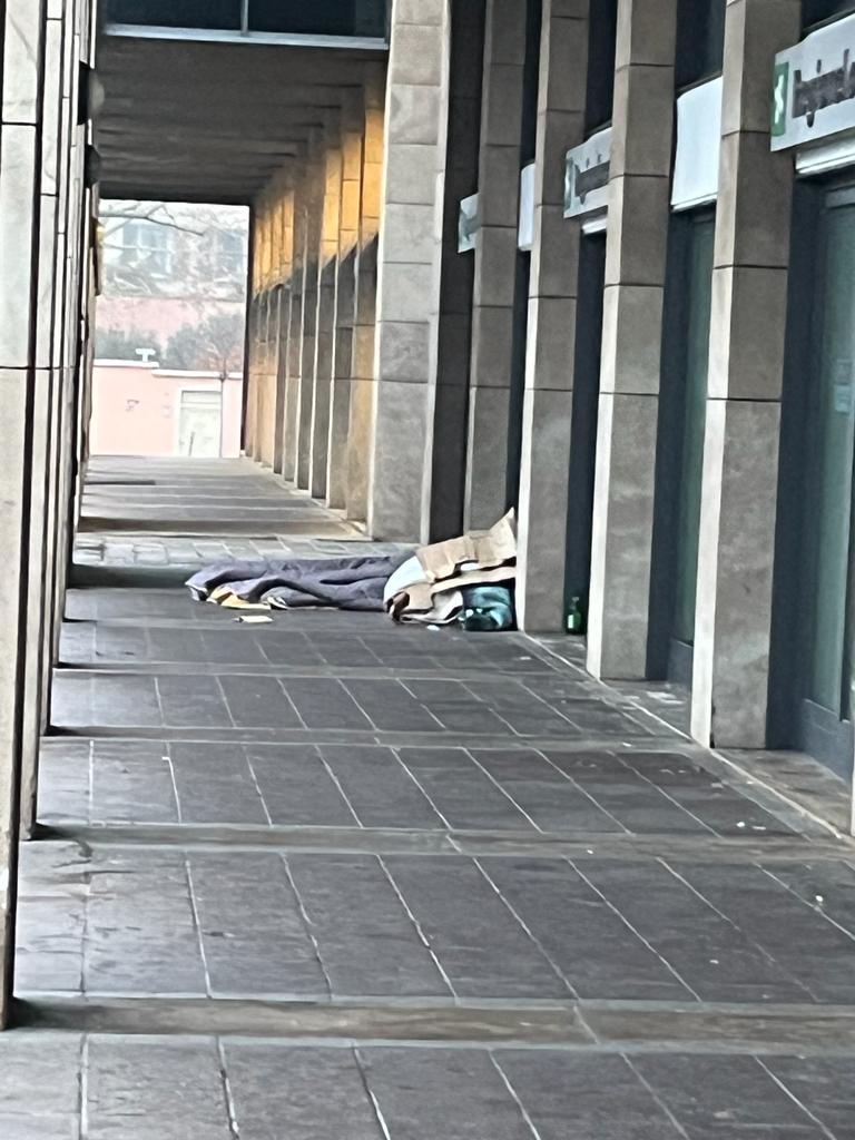 Monza piazza Cambiaghi giovedì mattina 14 dicembre