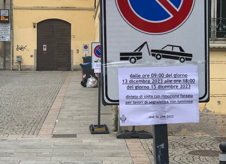 Monza Vicolo Scuole Carrobiolo divieto di sosta