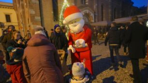 Monza Carlo Alberto District Albero della solidarietà e doni