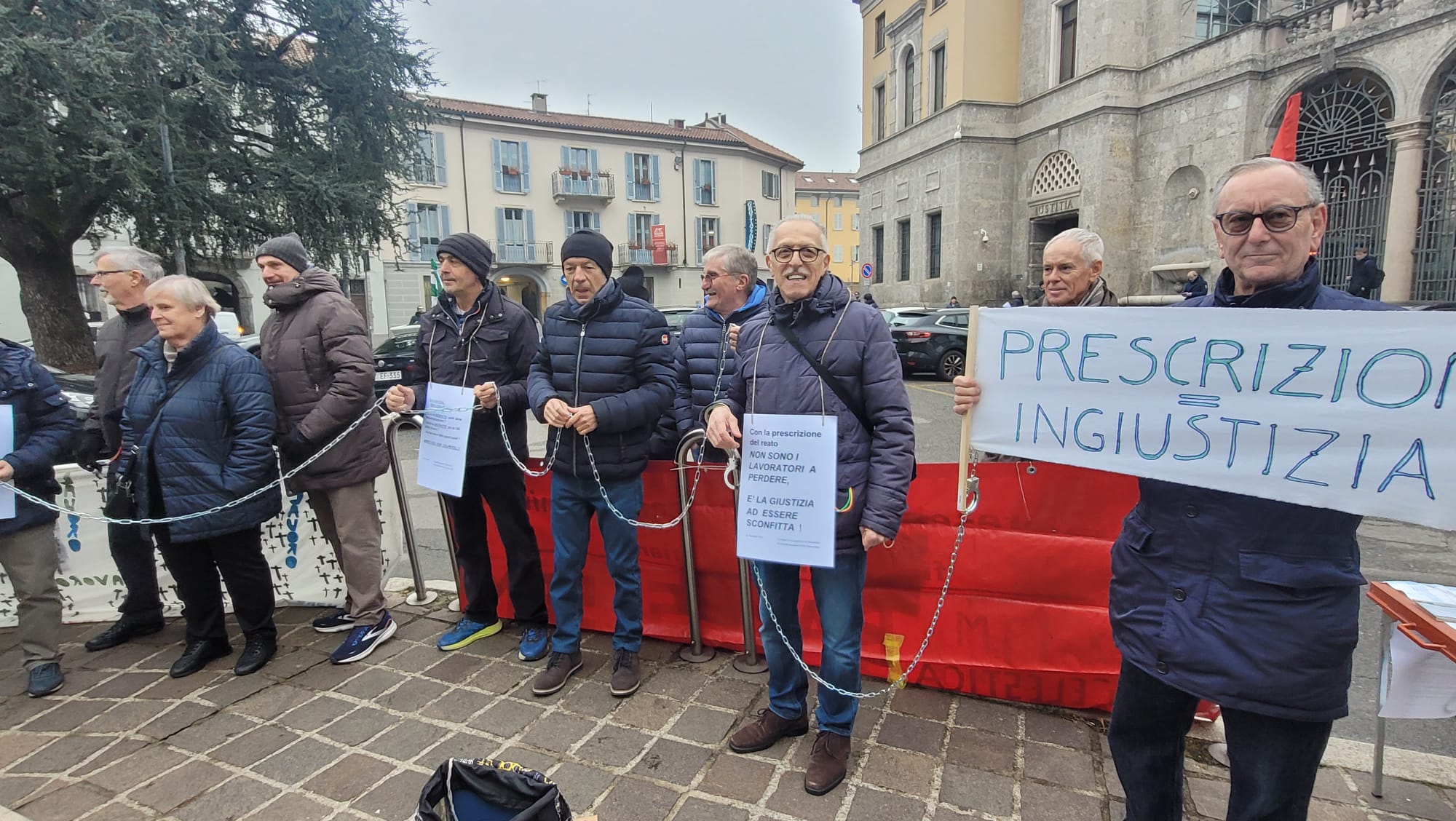 caso-bames-gli-ex-lavoratori-incatenati-fuori-dal-tribunale-per