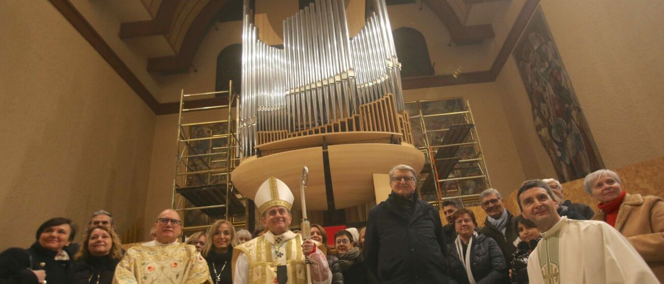 Monza Delpini Arcivescovo a Monza per inaugurazione organo di Triante