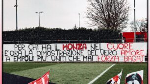 Lo striscione dei tifosi postato dall'Ac Monza sui social sabato 20 gennaio