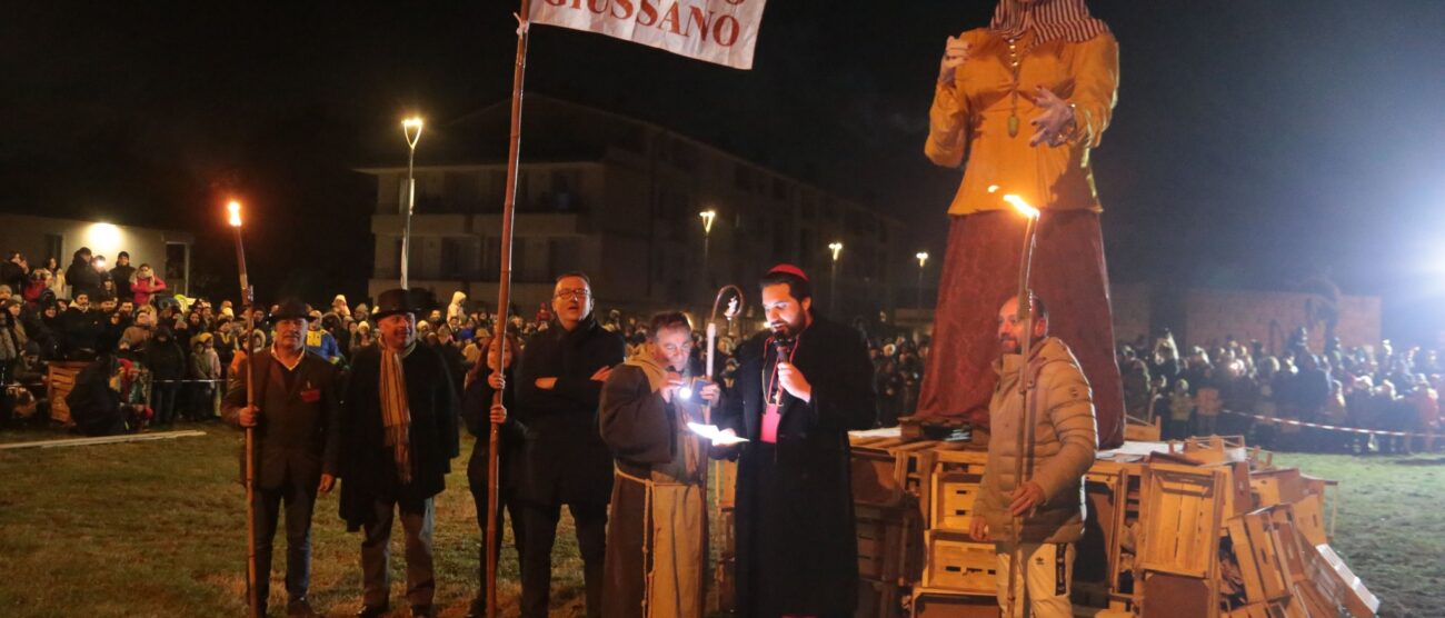 Giussano la Giubiana bruciata sabato al parco Green