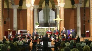 Una foto di repertorio del coro Anthem e dell'organo di Cederna