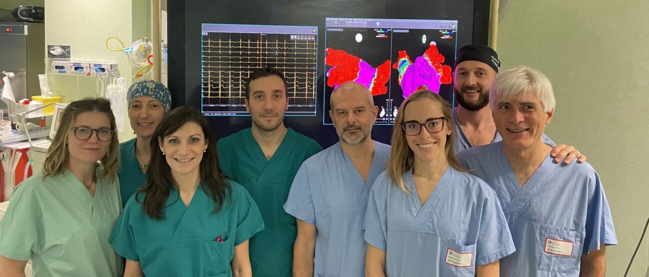 Ospedale di Monza: l'équipe di Elettrofisiologia interventistica con il dottor Rovaris (quarto de destra)