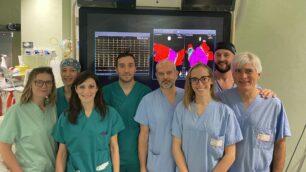 Ospedale di Monza: l'équipe di Elettrofisiologia interventistica con il dottor Rovaris (quarto de destra)