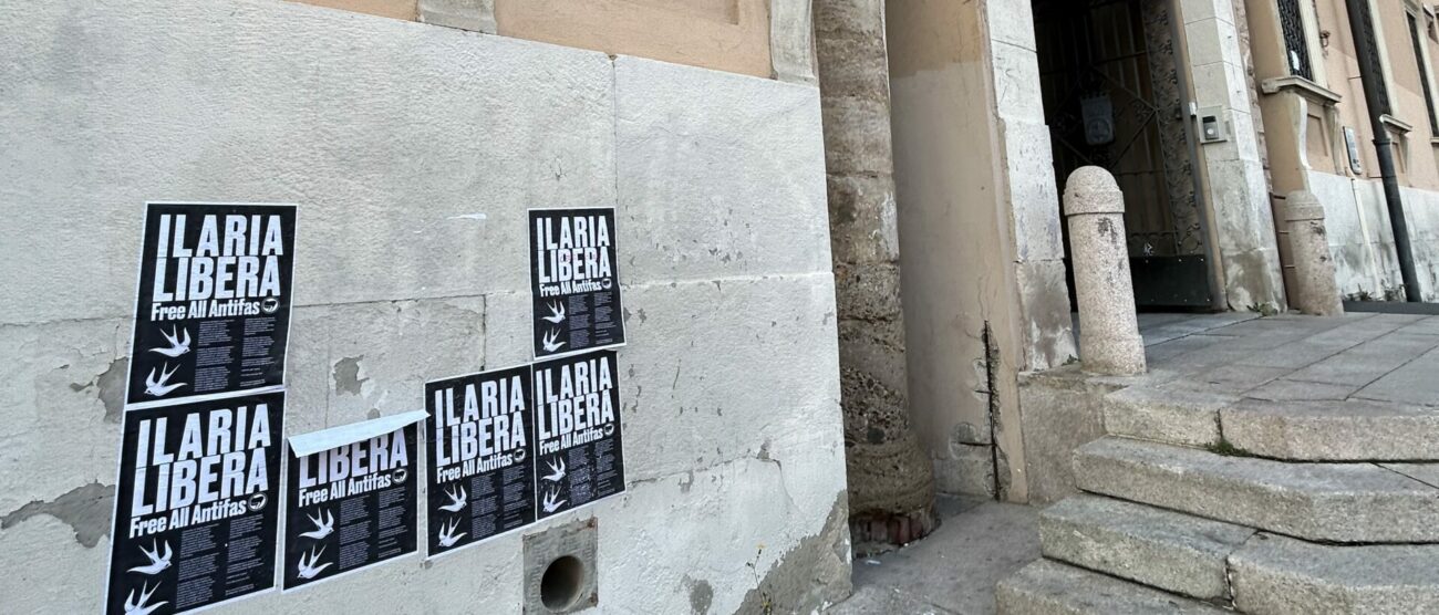 Monza i manifesti per Ilaria Salis fuori dal liceo Zucchi