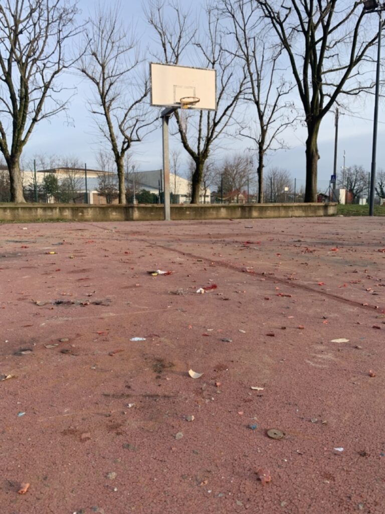 Camparada petardi 31 dicembre campo basket comunale