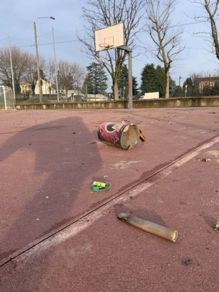 Camparada petardi 31 dicembre campo basket comunale