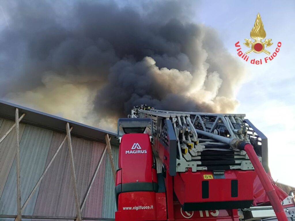 Incendio Cavenago Brianza - foto Vigili del fuoco