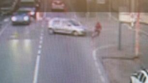 Varedo incidente: l'immagine della telecamera di sorveglianza