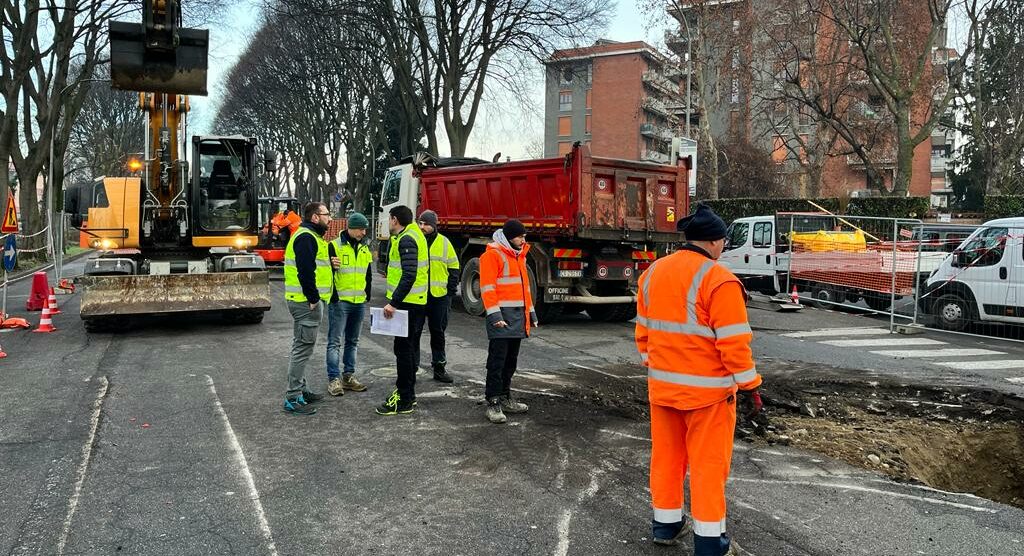 L'intervento di BrianzAcque in viale Campania a Monza