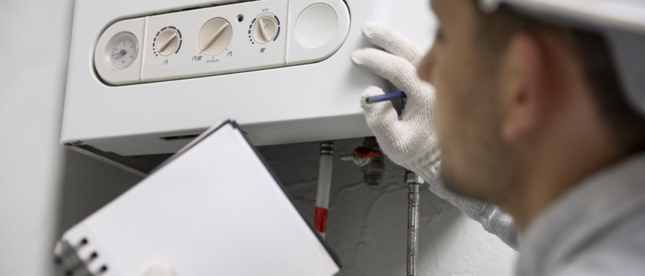 Tecnici gas caldaia riscaldamento - Image by Freepik