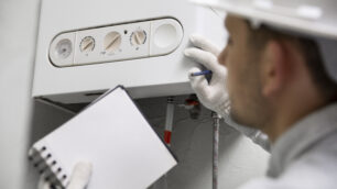 Tecnici gas caldaia riscaldamento - Image by Freepik