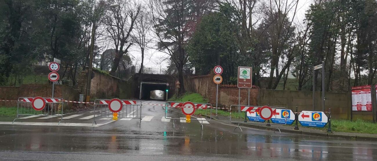 Senago strada chiusa per precauzione dopo esondazione