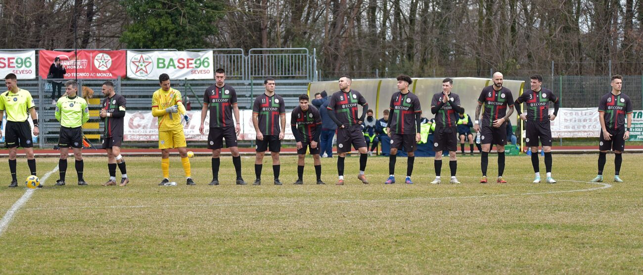 Calcio eccellenza formazione Base 96 Seveso schierata in campo