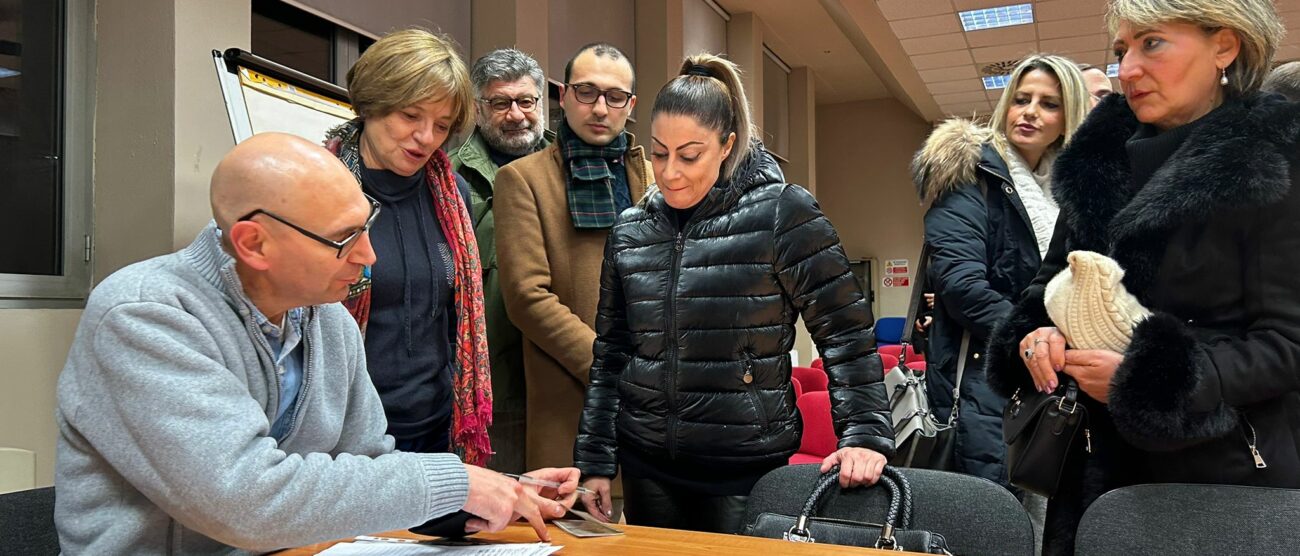 La raccolta firme di M5S a San Rocco di Monza