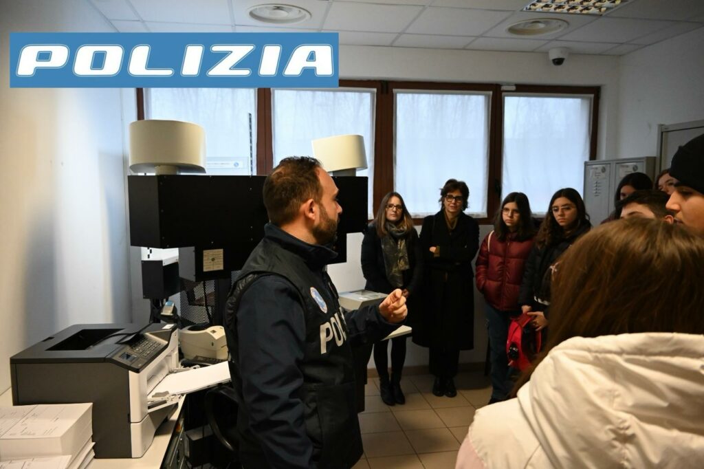 Gli studenti della Frank di Meda in questura a Monza