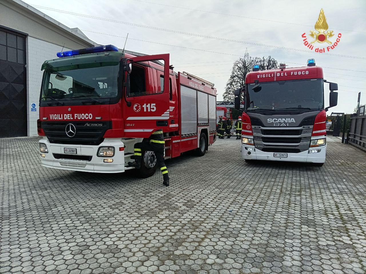 Aicurzio incendio - foto Vigili del fuoco