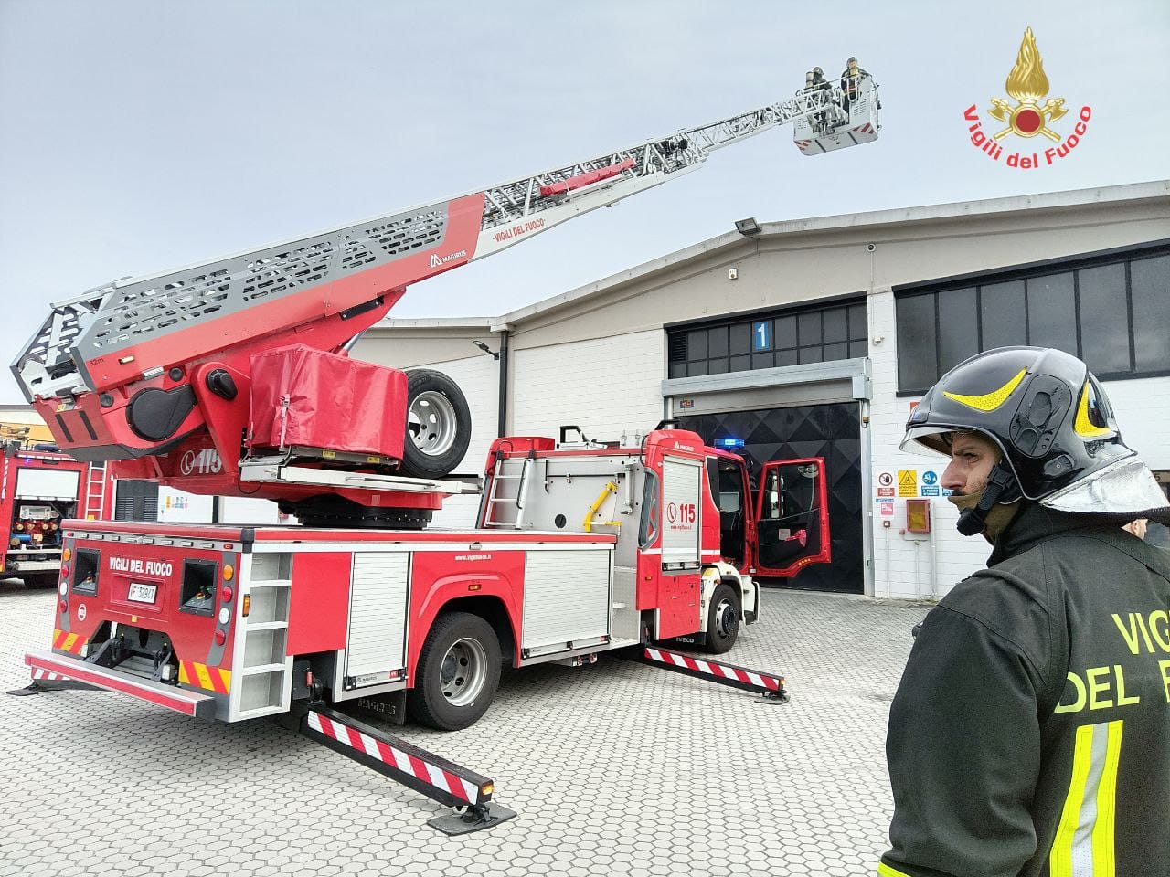 Aicurzio incendio - foto Vigili del fuoco