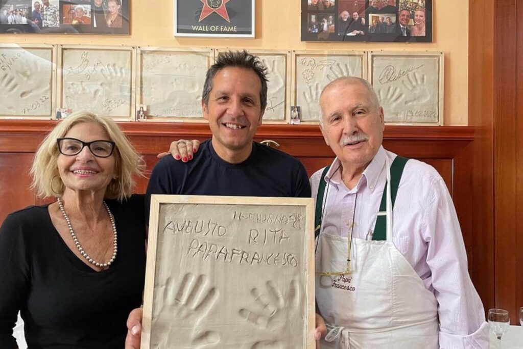 Augusto Bonomo con la moglie Rita e il figlio Paolo - foto Ristorante Papà Francesco