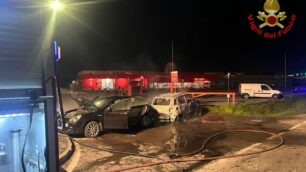 Bovisio Masciago auto incendiate - foto Vigili del fuoco